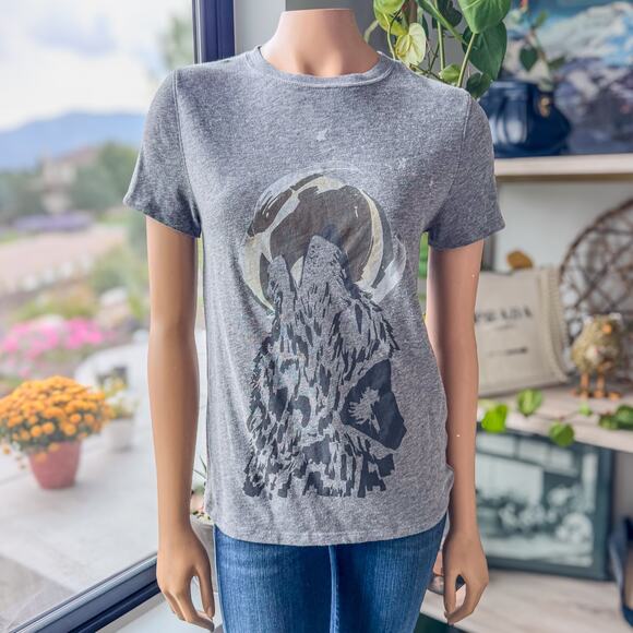 Free People We The Free Wolf Howling at the Moon Short Sleeve Tee-Women's Medium - Picture 1 of 9